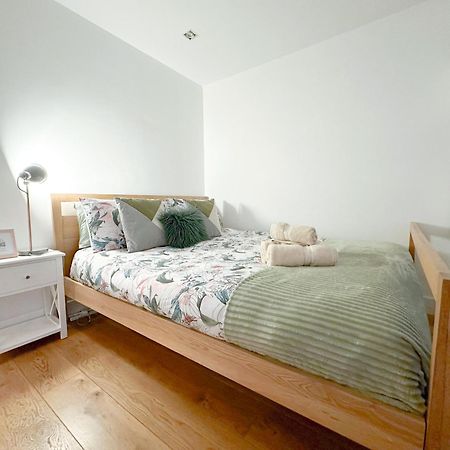 Chic 3 Bedroom Flat With Private Terrace In Holloway Near Finsbury Park Лондон Экстерьер фото