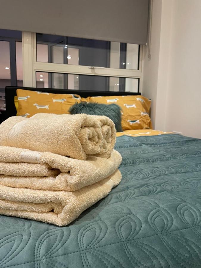 Chic 3 Bedroom Flat With Private Terrace In Holloway Near Finsbury Park Лондон Экстерьер фото