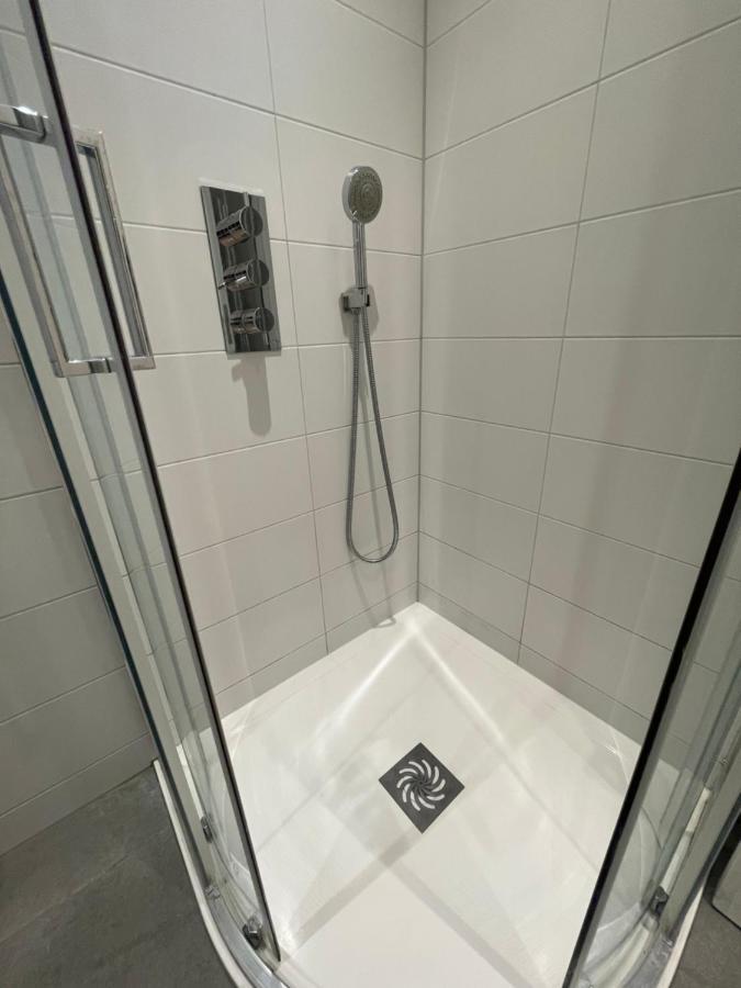 Chic 3 Bedroom Flat With Private Terrace In Holloway Near Finsbury Park Лондон Экстерьер фото