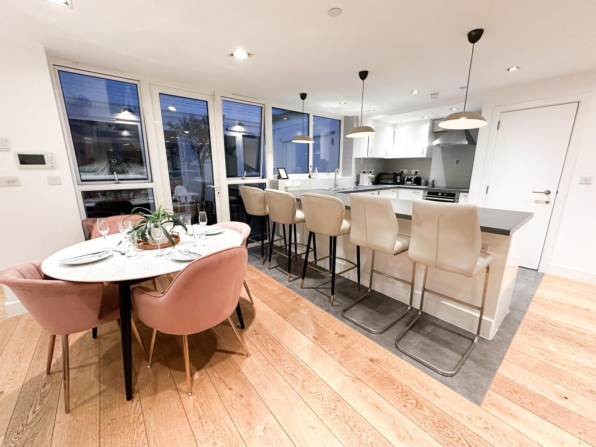 Chic 3 Bedroom Flat With Private Terrace In Holloway Near Finsbury Park Лондон Экстерьер фото
