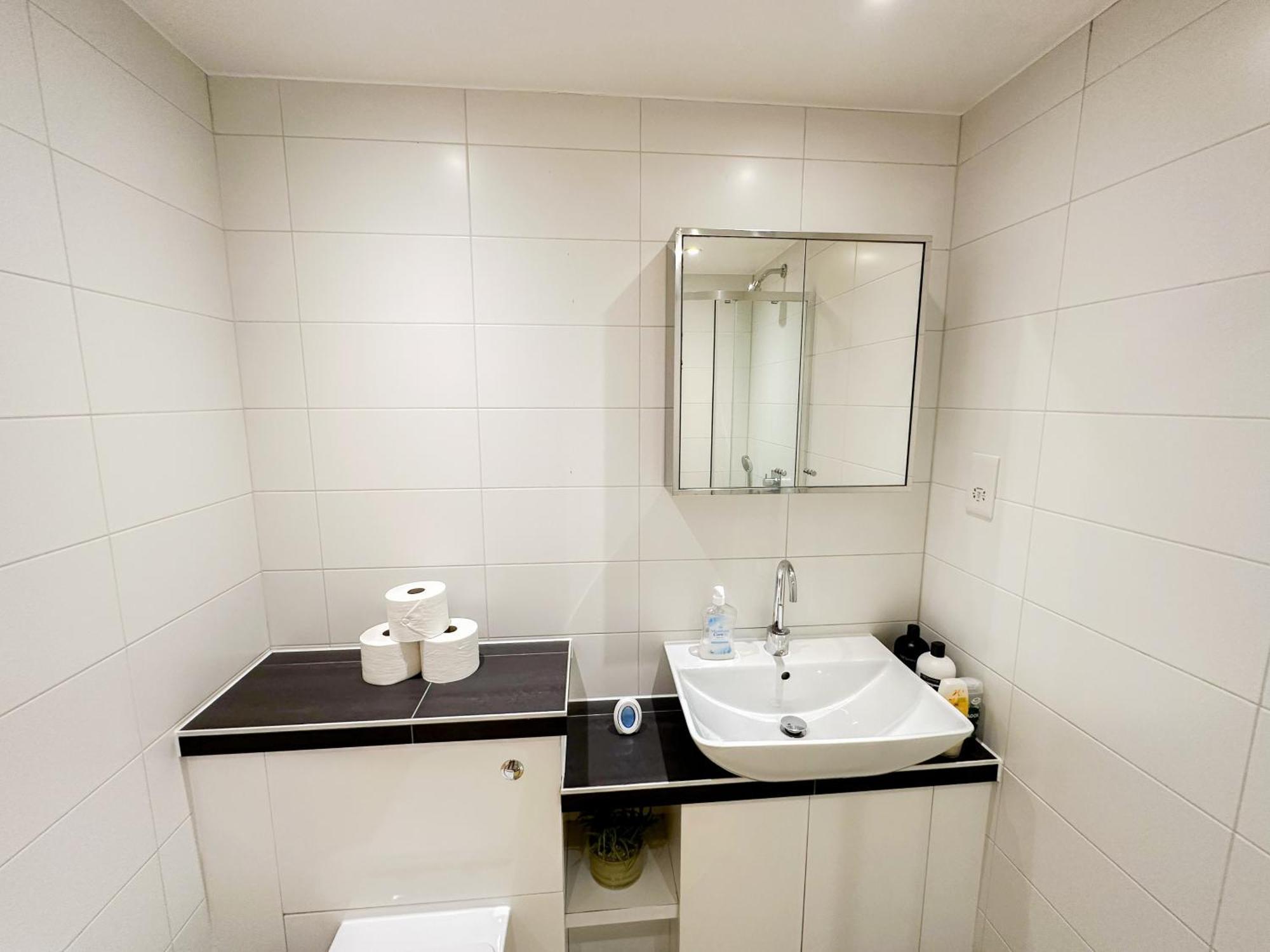 Chic 3 Bedroom Flat With Private Terrace In Holloway Near Finsbury Park Лондон Экстерьер фото