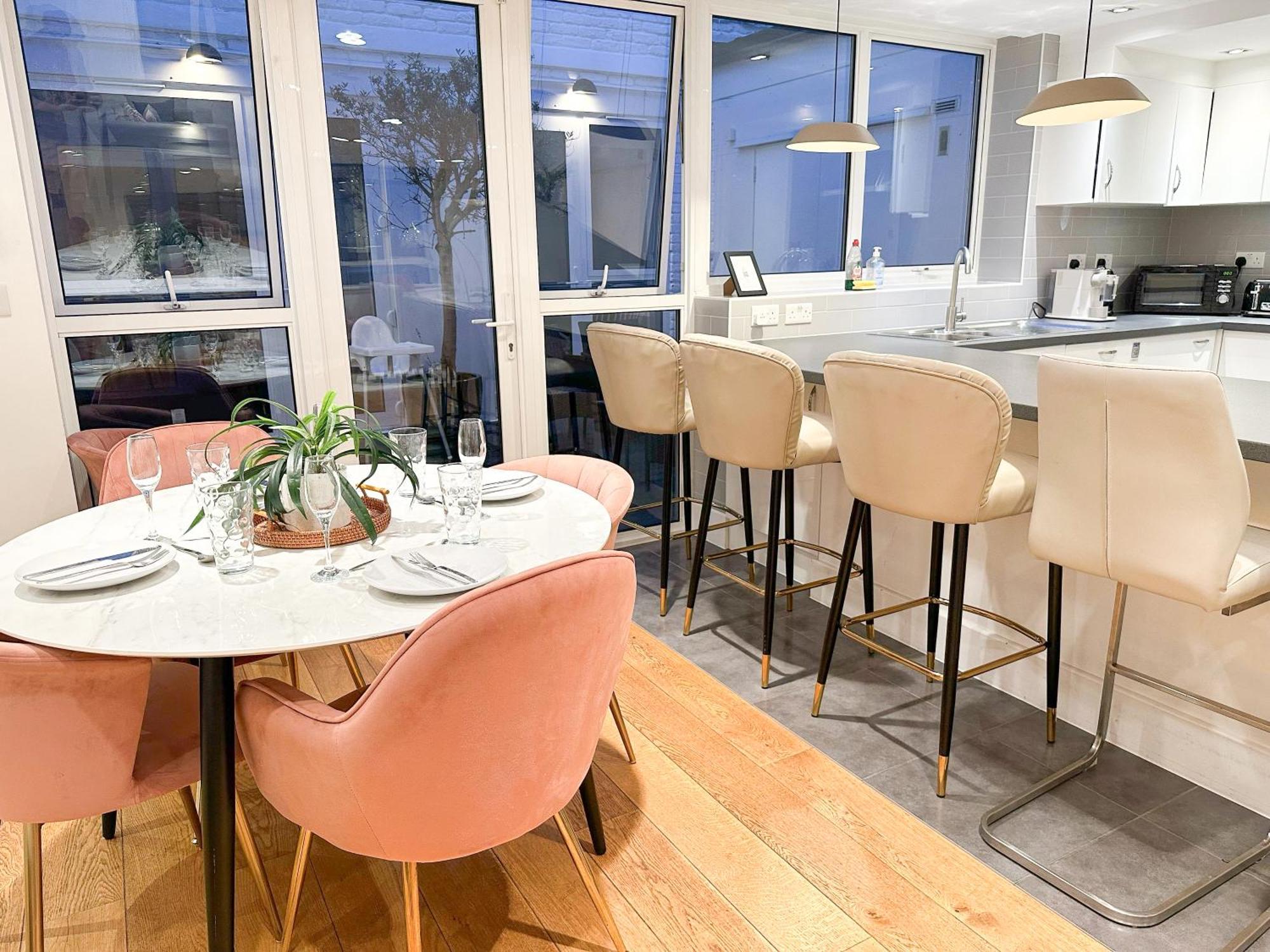 Chic 3 Bedroom Flat With Private Terrace In Holloway Near Finsbury Park Лондон Экстерьер фото