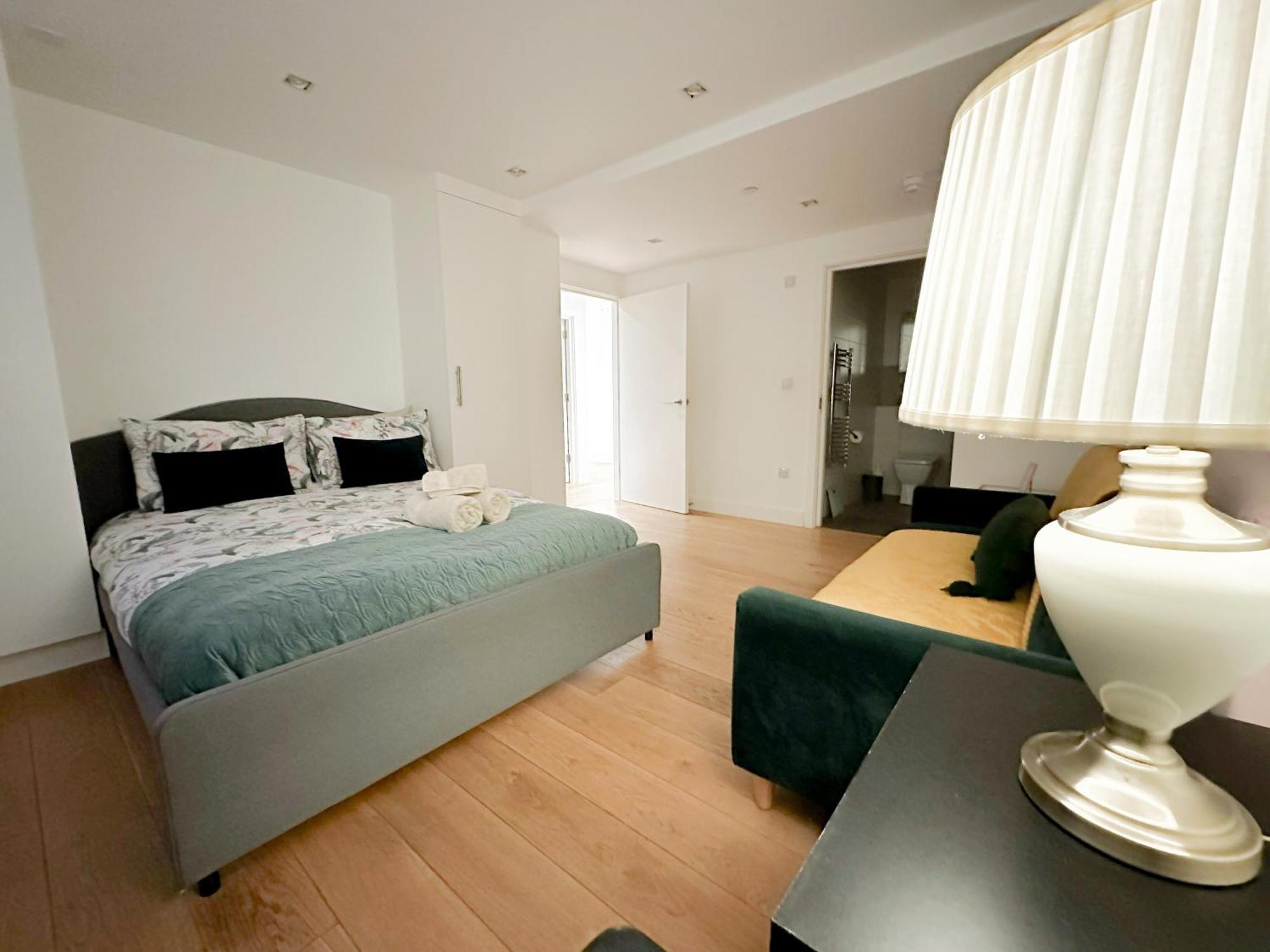 Chic 3 Bedroom Flat With Private Terrace In Holloway Near Finsbury Park Лондон Экстерьер фото