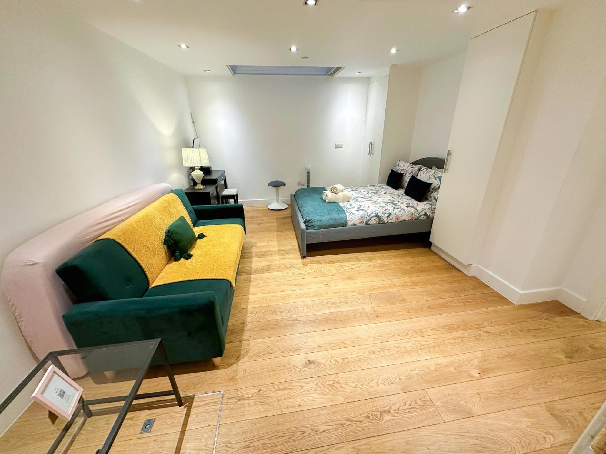 Chic 3 Bedroom Flat With Private Terrace In Holloway Near Finsbury Park Лондон Экстерьер фото
