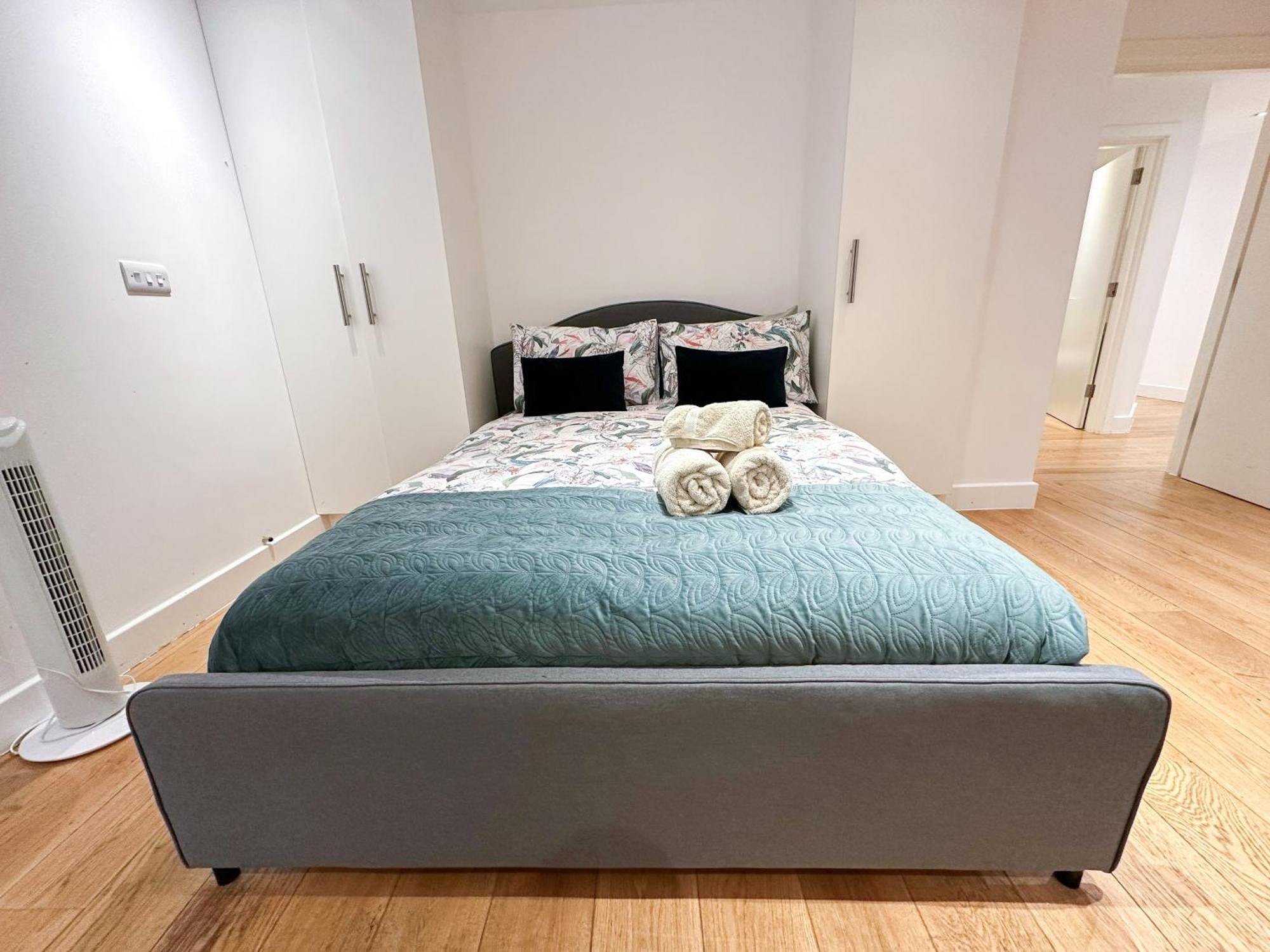 Chic 3 Bedroom Flat With Private Terrace In Holloway Near Finsbury Park Лондон Экстерьер фото