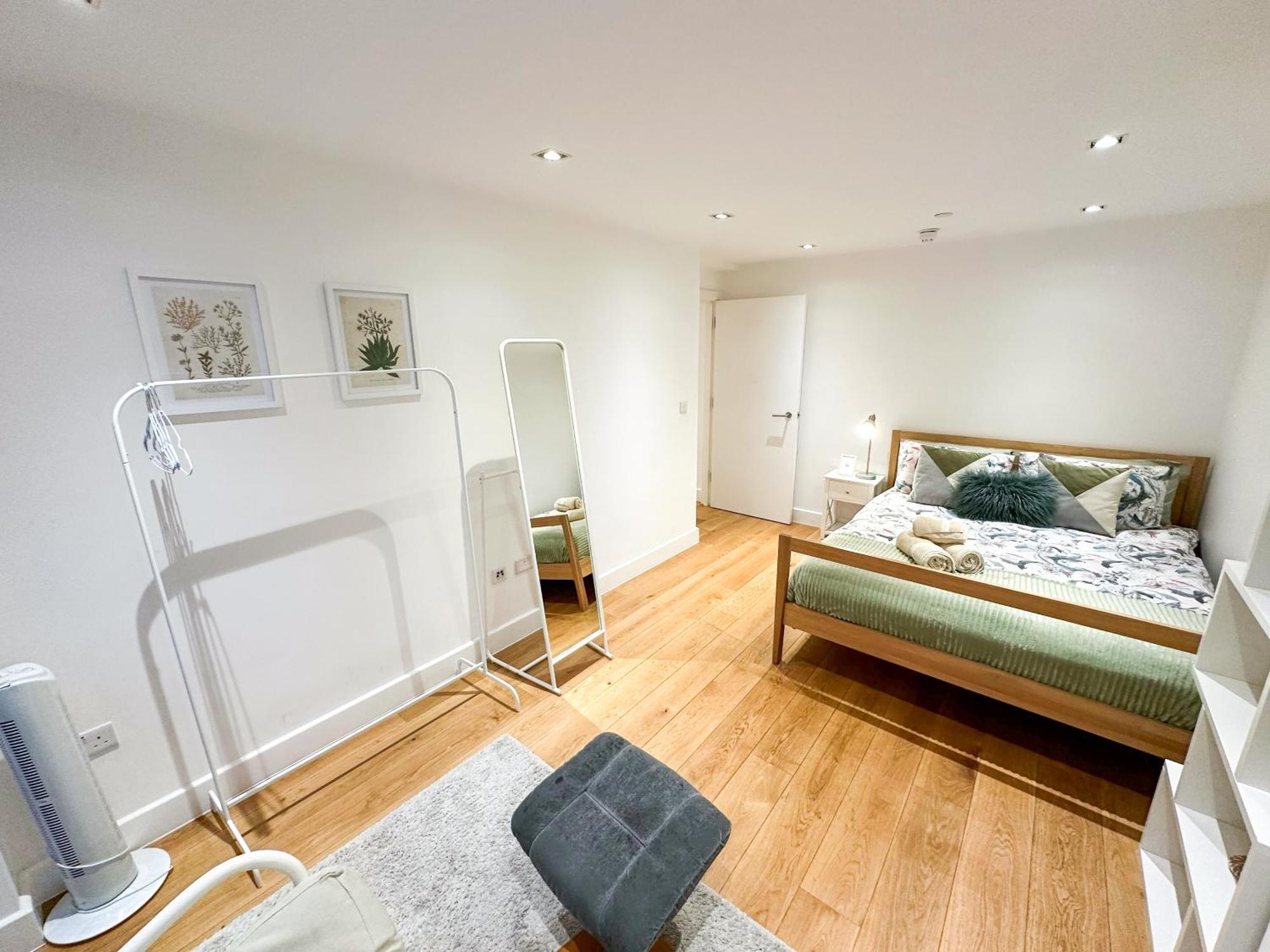 Chic 3 Bedroom Flat With Private Terrace In Holloway Near Finsbury Park Лондон Экстерьер фото
