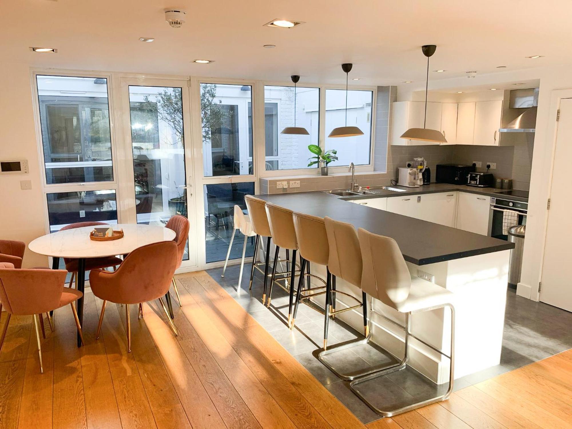 Chic 3 Bedroom Flat With Private Terrace In Holloway Near Finsbury Park Лондон Экстерьер фото