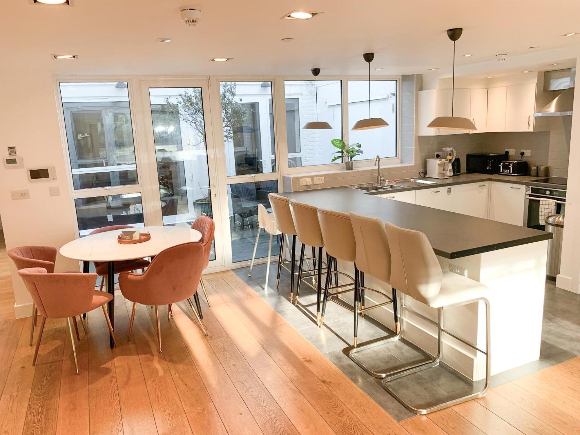 Chic 3 Bedroom Flat With Private Terrace In Holloway Near Finsbury Park Лондон Экстерьер фото