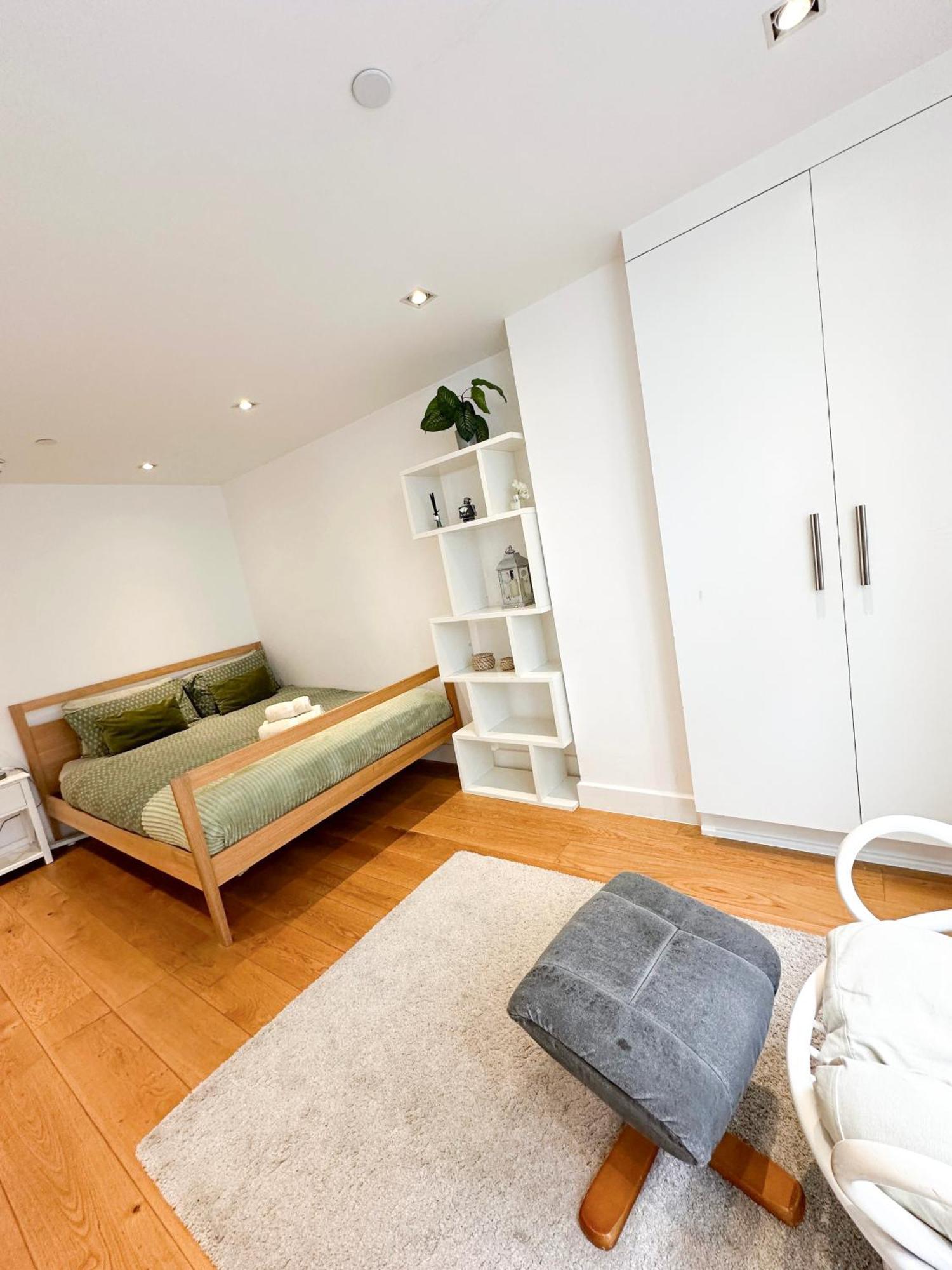 Chic 3 Bedroom Flat With Private Terrace In Holloway Near Finsbury Park Лондон Экстерьер фото