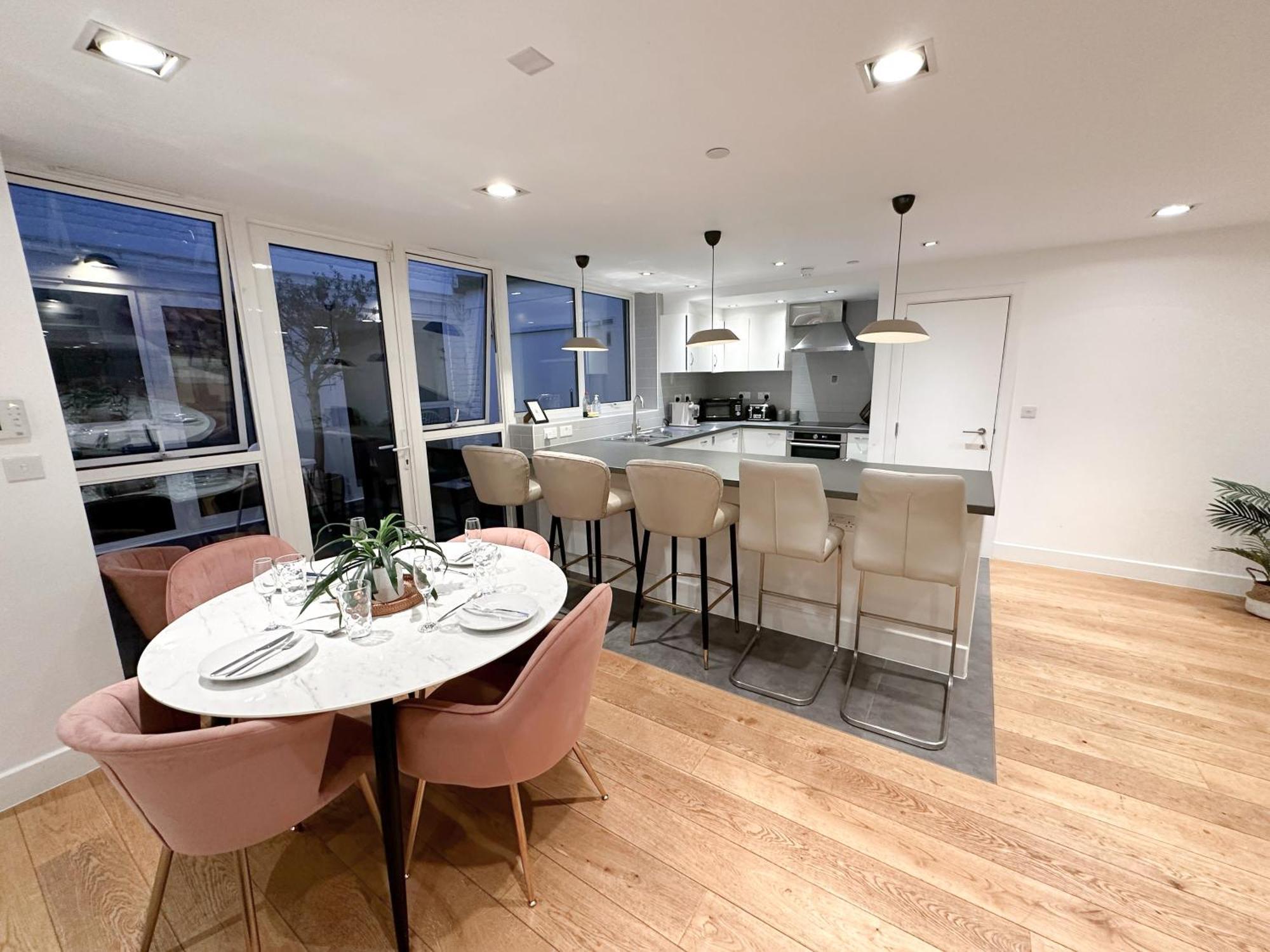 Chic 3 Bedroom Flat With Private Terrace In Holloway Near Finsbury Park Лондон Экстерьер фото